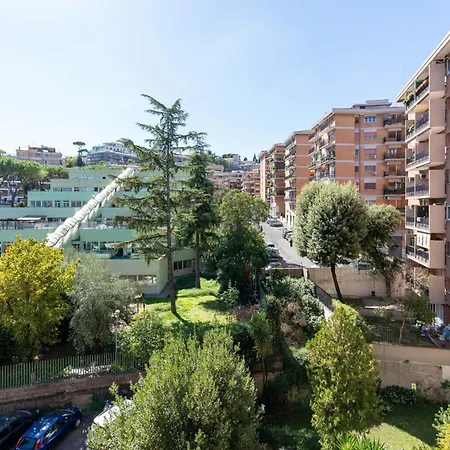 Valle Aurelia Metro *