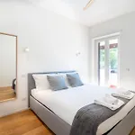 Valle Aurelia Metro Apartman *